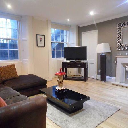 West End -Stunning, 2 Bedroom, Main Door Flat With Private Parking Glasgow Bagian luar foto