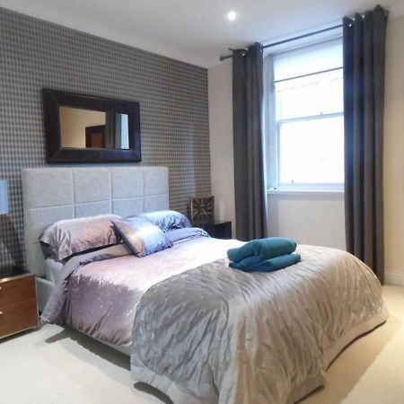 West End -Stunning, 2 Bedroom, Main Door Flat With Private Parking Glasgow Bagian luar foto