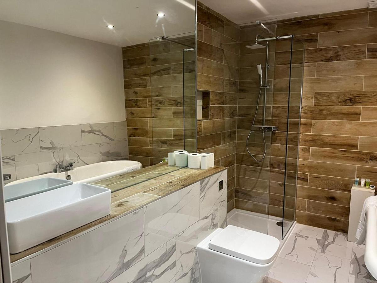 West End -Stunning, 2 Bedroom, Main Door Flat With Private Parking Glasgow Bagian luar foto