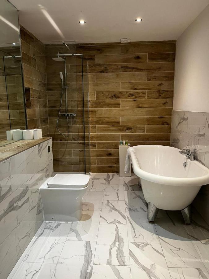 West End -Stunning, 2 Bedroom, Main Door Flat With Private Parking Glasgow Bagian luar foto