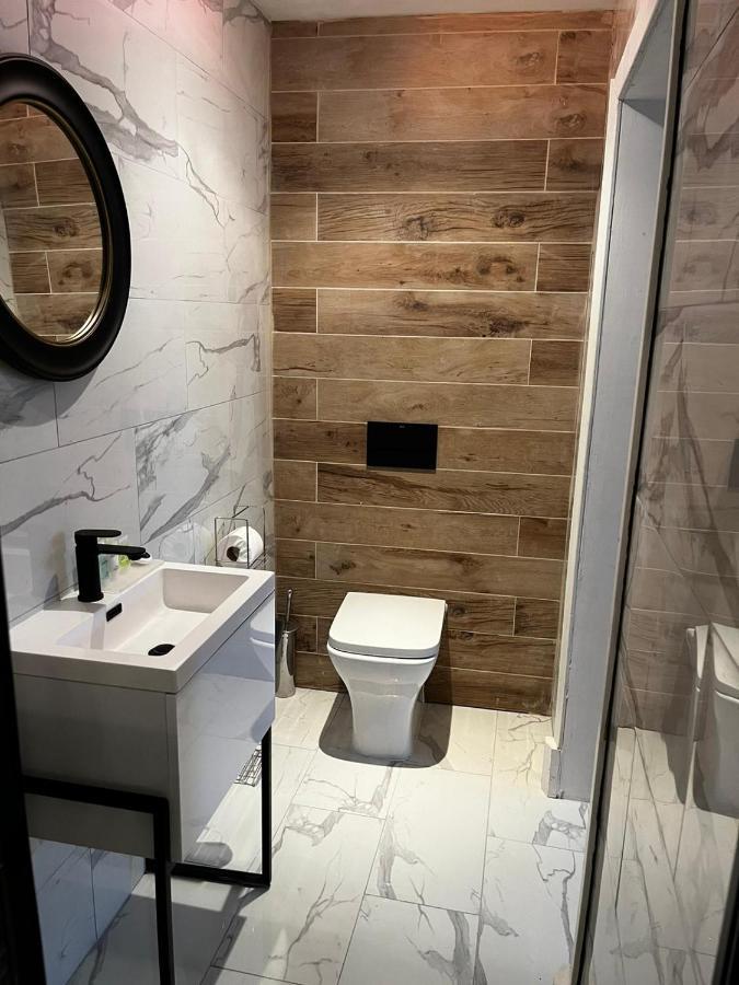 West End -Stunning, 2 Bedroom, Main Door Flat With Private Parking Glasgow Bagian luar foto