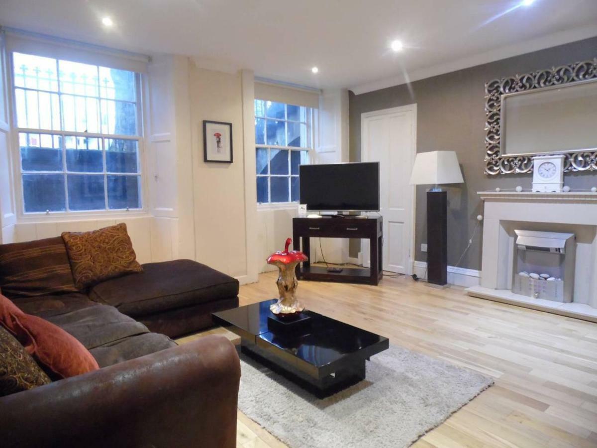 West End -Stunning, 2 Bedroom, Main Door Flat With Private Parking Glasgow Bagian luar foto
