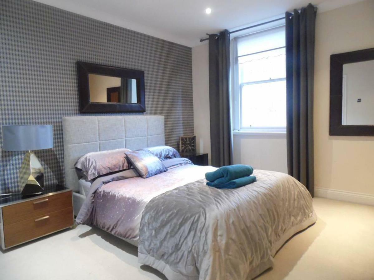 West End -Stunning, 2 Bedroom, Main Door Flat With Private Parking Glasgow Bagian luar foto